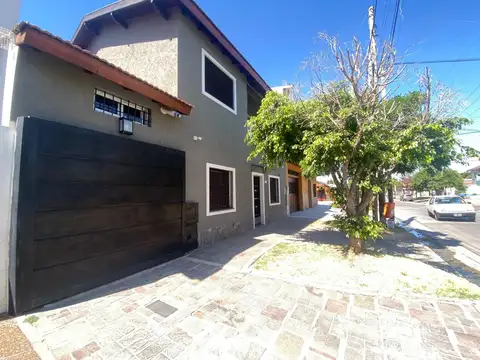 VENTA CASA 4 AMB PILETA COCHERA PARQUE LOMAS DE ZAMORA