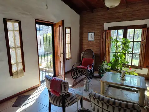 Casa 5 ambientes con 2 baños