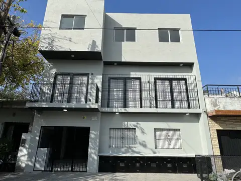 Departamento Nuevo Primer Piso, Contrafrente, 2 Cuadras Estación José L. Suárez, Muy Buena Zo