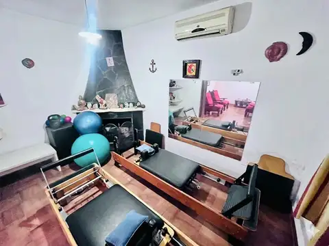 Casa 6 ambientes con 2 baños