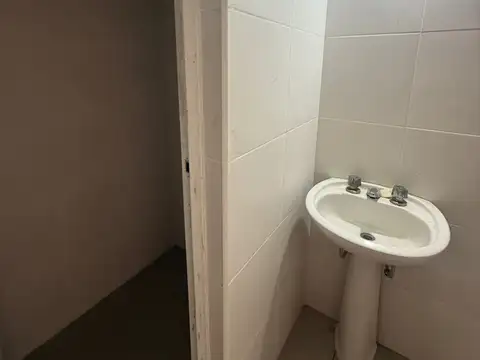 Excelente local comercial, 280 m cubiertos.