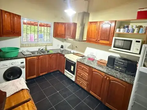 Una Casa más 2 departamentos