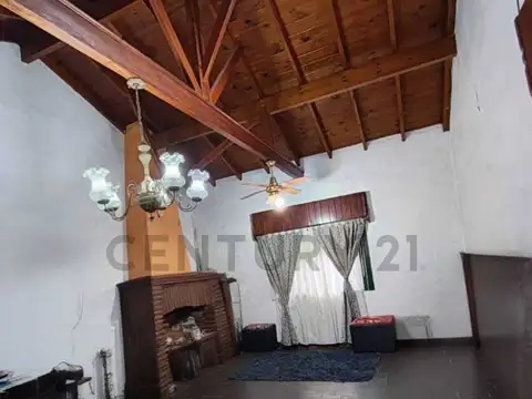 VENTA CASA QUINTA 5 AMBIENTES-QUINCHO-PILETA-PARQUE-BARRIO CERRADO-CARLOS SPEGAZ
