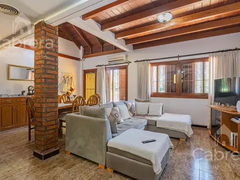 Casa 5 ambientes con 2 baños