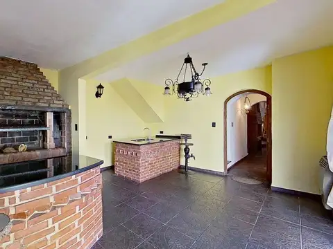 VENTA CHALET EN EZEIZA COCHERA PATIO PARRILLA