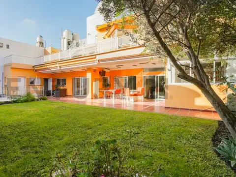 VENTA CASA 6 AMBIENTES CON JARDIN PILETA QUINCHO PLAYROOM Y CHOCHERAS