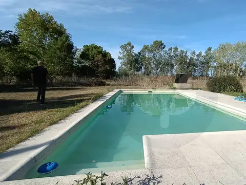 Chacra En Venta  City Bell, Las Banderitas, Rapida Salida A Centro Y A Ruta 36 Con Importante Casa