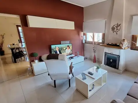 CASA EN VENTA ADROGUÉ QUINCHO Y COCHERA