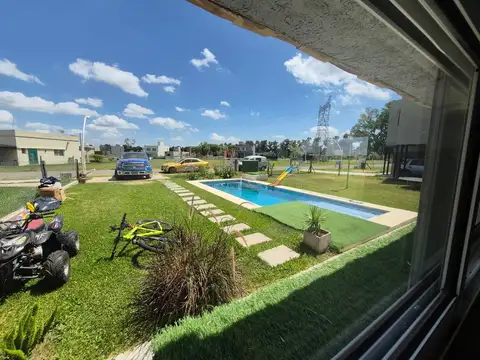 CASA EN VENTA 2 DORMITORIOS-BRISANOVA - P. ESTHER