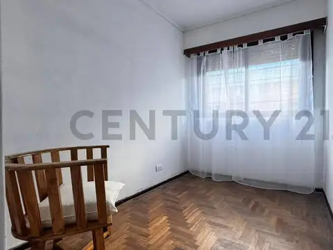 VENTA DEPARTAMENTO 4 ambientes con doble balcón en Olivos - Apto Credito