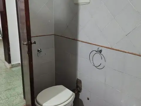 Casa 6 ambientes con 1 baño