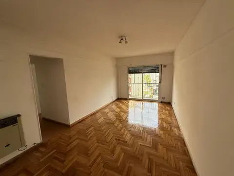 Departamento 3 ambientes con balcon al frente