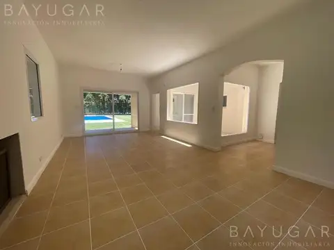 Casa 6 ambientes con 3 baños