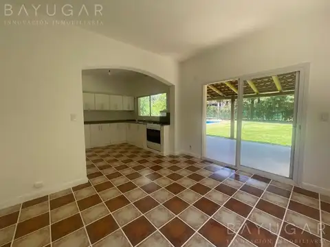 Casa en Venta con 2 cocheras