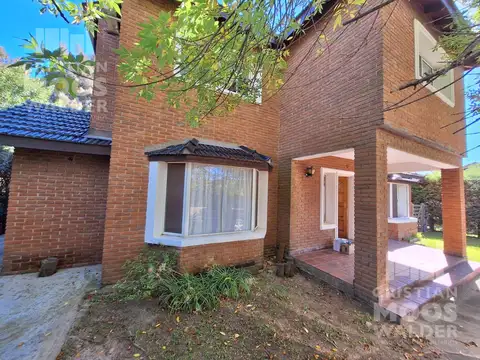 Casa en Alquiler con 1 cochera