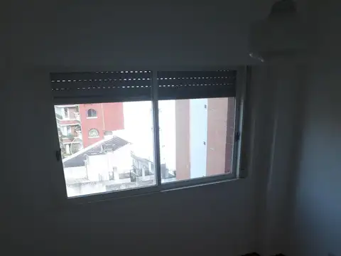 3 Ambientes Frente con Balcón / Luminoso / A 1 Cuadra del Subte A