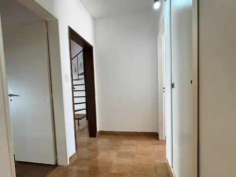 IMPECABLE CHALET EN VILLA SARMIENTO. VENTA