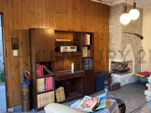 Casa 6 ambientes con 2 baños