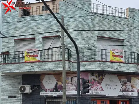 IMPORTANTE ESQUINA EN PRIMER PISO-3 DORMITORIOS-TERRAZA CON PARRILLA Y GALPÓN CUBIERTO-INDEPENDIENTE