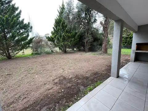 Casa 6 ambientes con 2 baños
