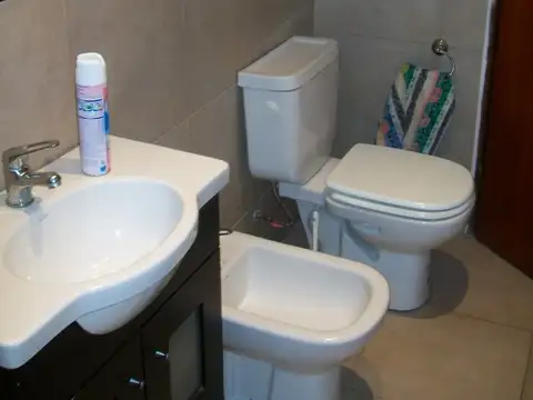 A 3 c/ de Av. Maipú.  3 amb. PA. Sin expensas. Entrada independiente. CON RENTA HASTA SEPT 2026.