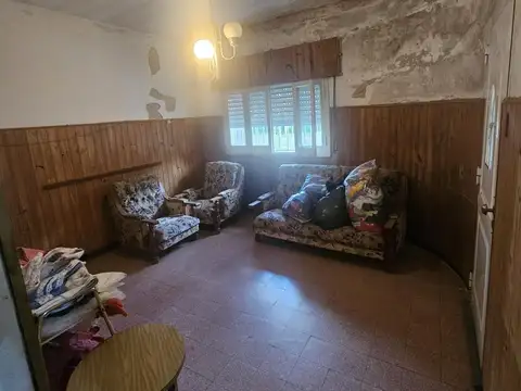 Casa 6 ambientes con 2 baños