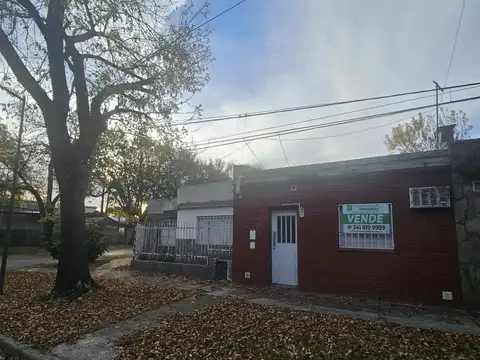 Rosario  al 400, Grad. Baigorria, esquina casa a reciclar, 3 dormitorios, garage