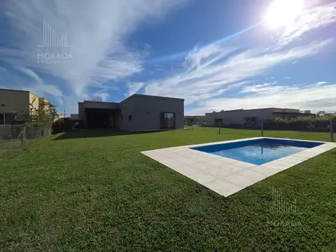 VENTA CASA PILAR CON PILETA