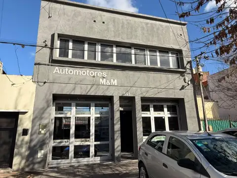 Local con oficinas sobre avenida 122 en alquiler