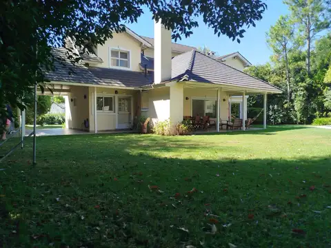 Casa en Venta con 4 cocheras