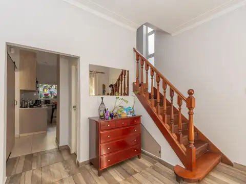 Casa en Venta en Vicente Lopez Vias / Maipu, USD 450.000