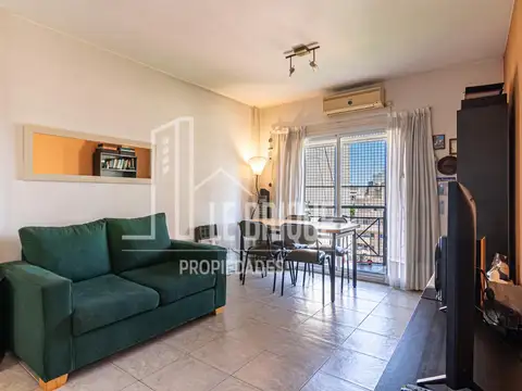 Excelente 3 amb con balcón al frente