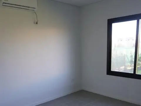 Casa en Alquiler con 2 cocheras