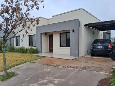 Casa En Santa Elena, Pilar Del Este Cod. M123a