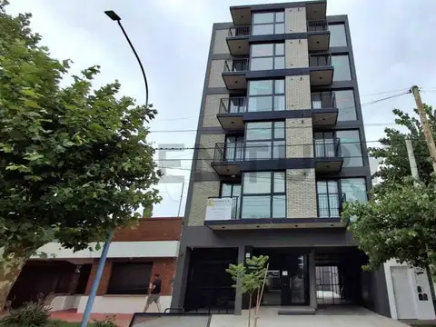 Venta Departamento 2 ambientes con balcón y cochera.