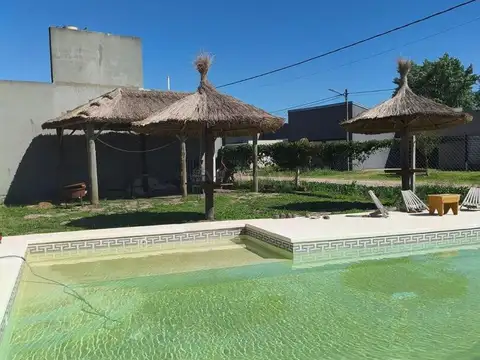 Casa 4 ambientes con 2 baños