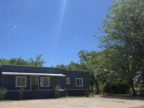 Casa en venta c/ cochera en Luján