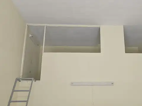 Local en Venta Via Púb.