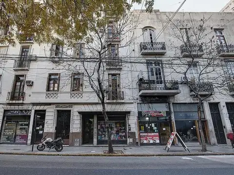 Local en Balvanera Urquiza a mts de Av. Rivadavia