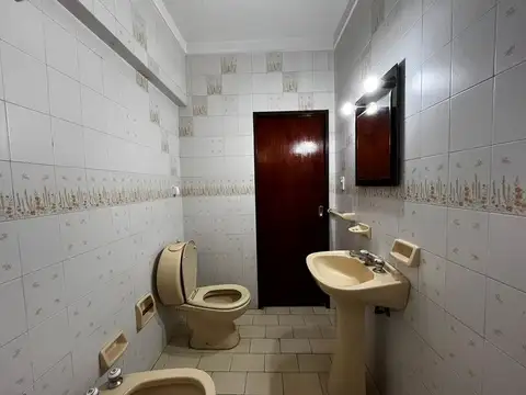 VENTA DE CASA + GALPON- WILDE- APTA CREDITO