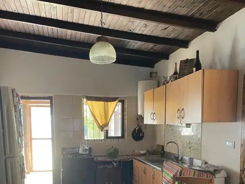 Casa dos dormitorios con patio y quincho