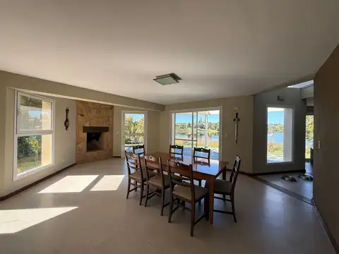Casa 6 ambientes con 3 baños