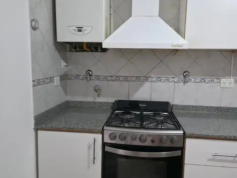 DUPLEX EN ALQUILER CON ENTRADA DE AUTO