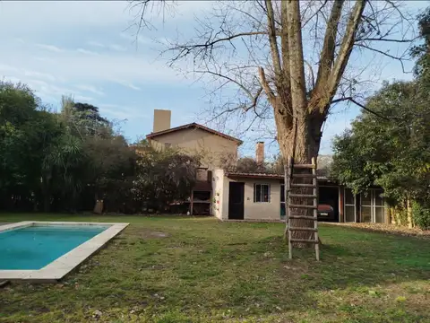Casa en Venta con 2 cocheras