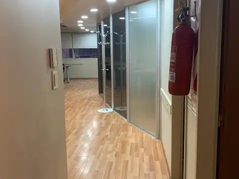 Oficina en venta - Recepción - Oficinas - Bauleras - Baño - 98Mts2 - San Nicolás