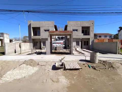 Departamento en venta de 2 dormitorios c/ cochera en Mar de Ajo