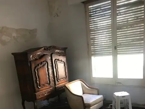 OPORTUNIDAD 2 AMBIENTES AL FTE. A RECICLAR (2 PISOS X ESCALERAS)