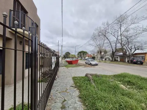 Casa 6 ambientes con 2 baños