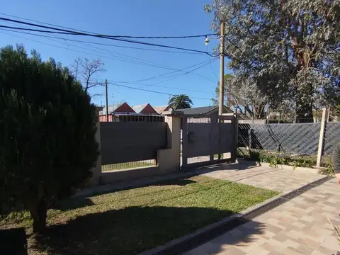 Casa 5 ambientes con 2 baños