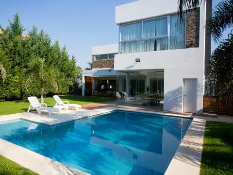 Casa en Venta en Countries y Barrios Cerrados en Ezeiza, USD 890.000